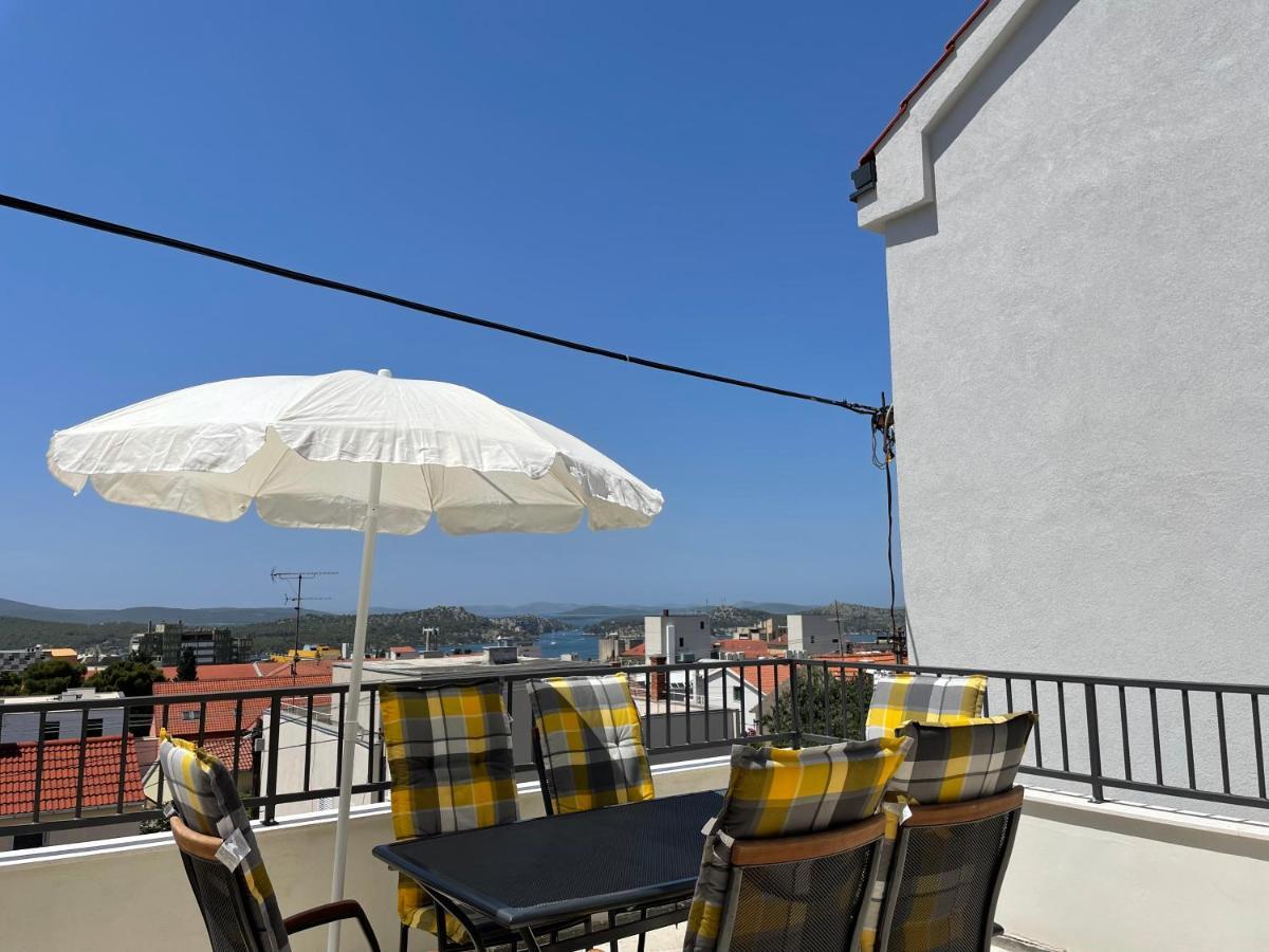 Apartment Simaris - Spacious With Terrace And Sea View Šibenik Eksteriør billede