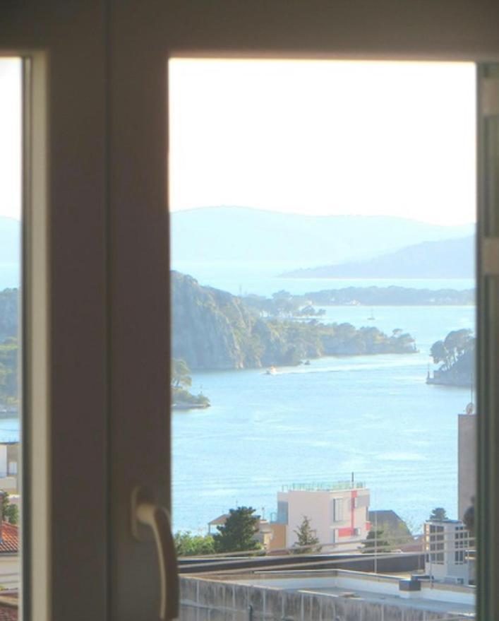 Apartment Simaris - Spacious With Terrace And Sea View Šibenik Eksteriør billede