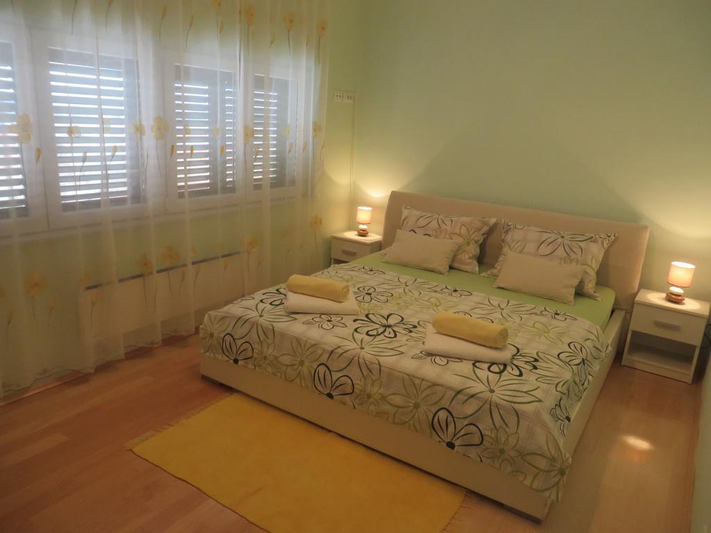 Apartment Simaris - Spacious With Terrace And Sea View Šibenik Eksteriør billede