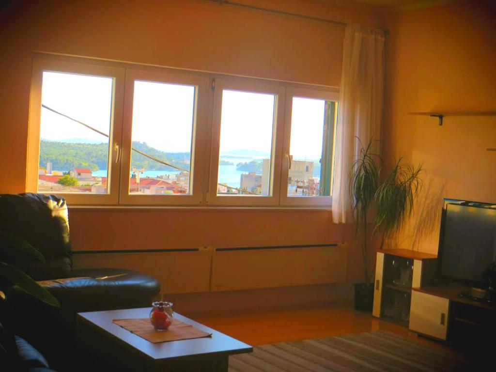 Apartment Simaris - Spacious With Terrace And Sea View Šibenik Eksteriør billede