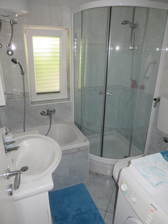 Apartment Simaris - Spacious With Terrace And Sea View Šibenik Eksteriør billede