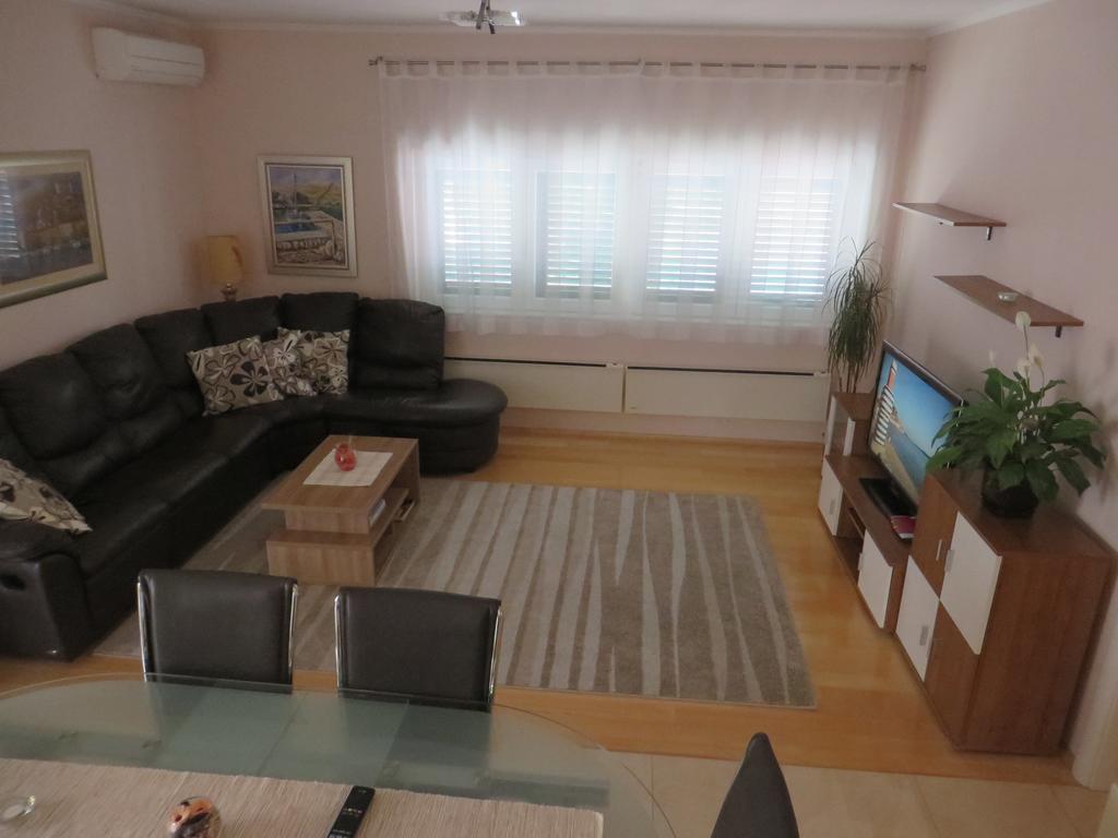 Apartment Simaris - Spacious With Terrace And Sea View Šibenik Eksteriør billede