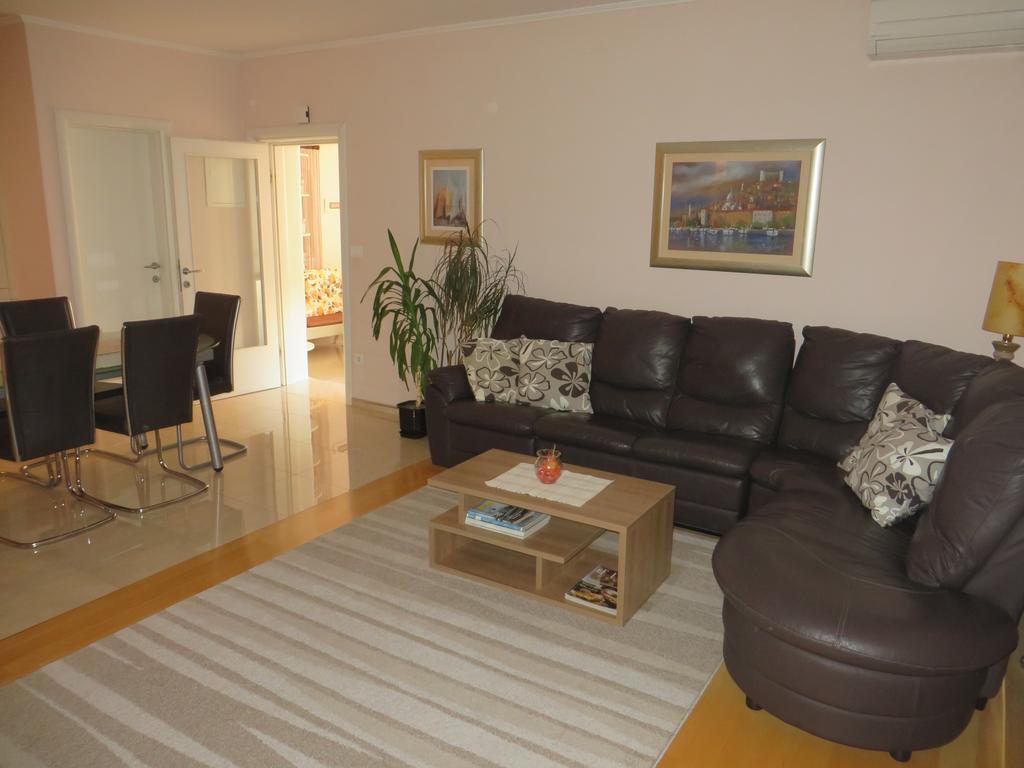 Apartment Simaris - Spacious With Terrace And Sea View Šibenik Eksteriør billede
