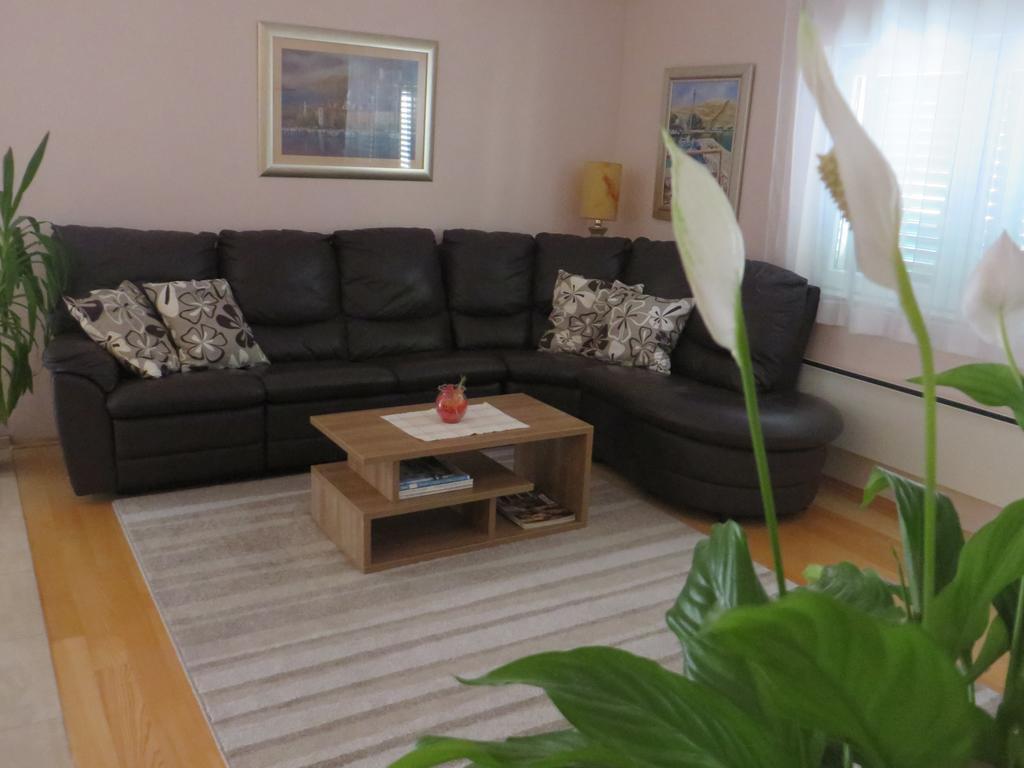Apartment Simaris - Spacious With Terrace And Sea View Šibenik Eksteriør billede