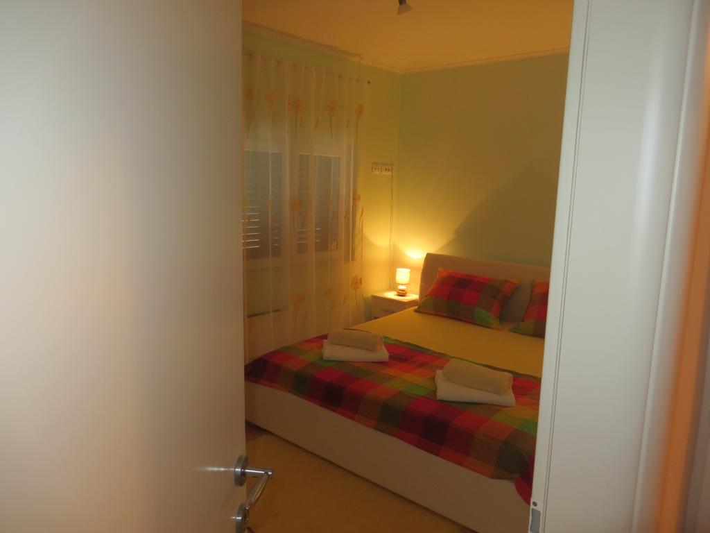 Apartment Simaris - Spacious With Terrace And Sea View Šibenik Eksteriør billede