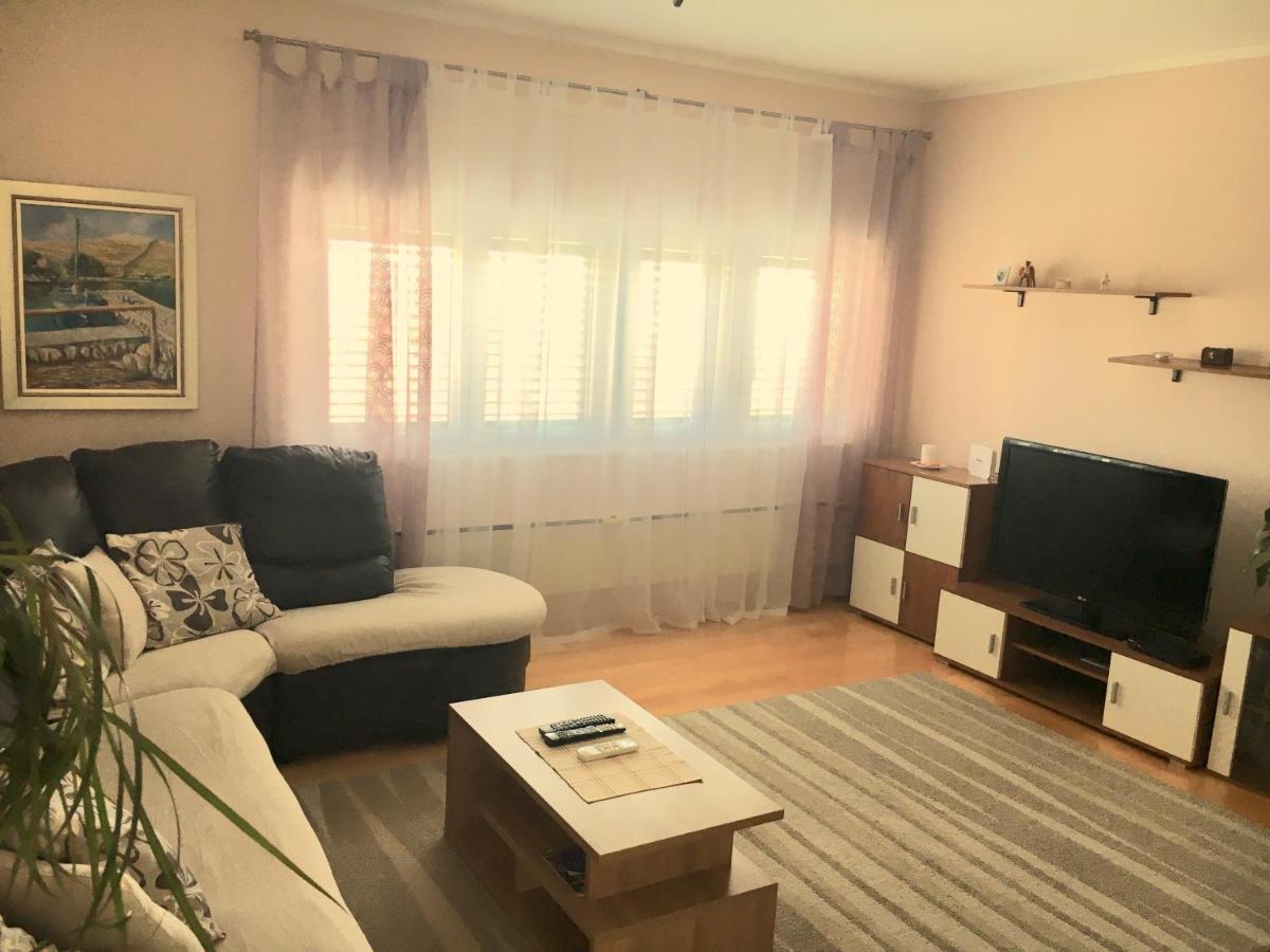 Apartment Simaris - Spacious With Terrace And Sea View Šibenik Eksteriør billede